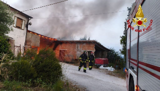 Montemaggiore al Metauro - Incendio all’alba in un capanno, residente in ospedale